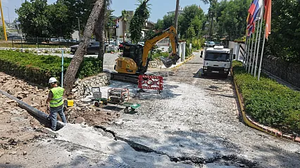 Marmaris İçmeler'de 35 Yıllık Kanalizasyon Hattı Yenileniyor