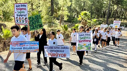 Marmaris'te öğrenciler sağlıklı yaşam için yürüdü