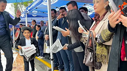 MHP Muğla İl Başkanlığınca Cumhuriyet'in 103'üncü yılına özel gazete dağıtıldı