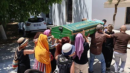 Muğla'da hayatını kaybeden kadının tabutunu kadınlar taşıdı