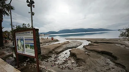 Muğla'da sakin kentin sahili kullanılmaz hale geldi