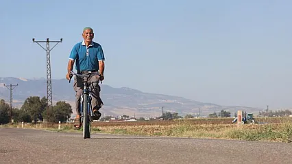 Ömrünü pedal çevirerek geçiren 85 yaşındaki yaşlı adam, 'Ne mazot ne gaz, pedal çevirmeye doyum olmaz' bilinciyle günde 20 kilometre yol katediyor