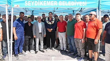 Seydikemer, Türkiye'nin En Genç Başpehlivanı Muhammed Enes Özcan'ı Coşkuyla Karşıladı
