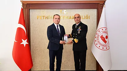 Tuğamiral Emre Ahmet İnal'dan Fethiye Kaymakamı Akkaya'ya Cumhuriyet Bayramı ziyareti