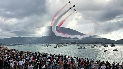 Türk Yıldızları Fethiye'de Gökyüzünü Renklendirdi