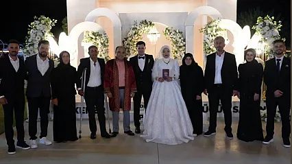 Viranlar ailesinin mutlu günü: Hasan Salih Viran ve Cemre Uçku dünyaevine girdi