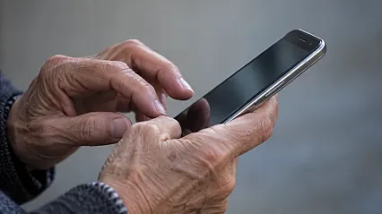 Yalnızlık, yaşlılarda dijital bağımlılık riskini artırıyor