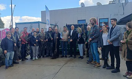 Büyükşehir harekete geçti, Datça'da fidanlar üreticilerle buluştu