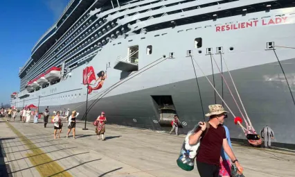 Dev yolcu gemisi 2 bin 300 yolcuyla Bodrum'a geldi