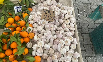 Fethiye Cuma Pazarı'nda 'Sarımsak' altınla yarışıyor: Kilosu 250 Lira