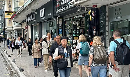 Fethiye'de ekim ayı bereketi! Yabancı turist yoğunluğu dikkat çekiyor