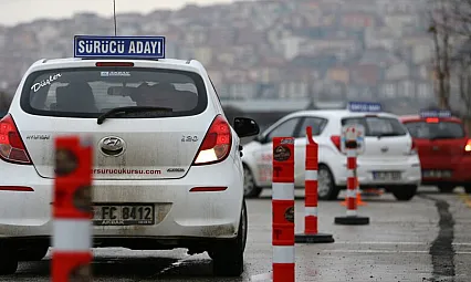 Güneşe çıkamayan sürücü adayı direksiyon sınavına akşam girecek