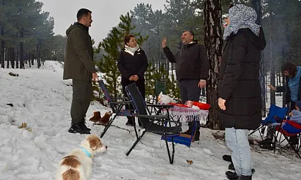 Köyceğiz Kaymakamı Kumcu, vatandaşların kar keyfine ortak oldu