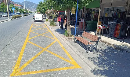 Muğla Büyükşehir'den Fethiye'de durak çizgilerine yenileme çalışması