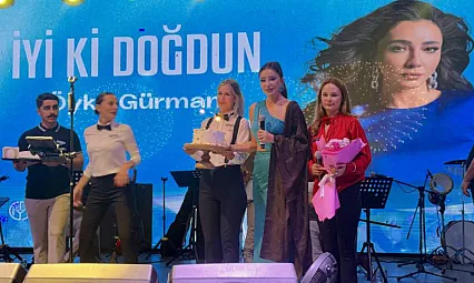 Öykü Gürman'dan Bodrum'da unutulmaz konser, sahnede doğum günü sürprizi