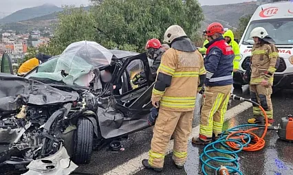 Zincirleme trafik kazası: Çin uyruklu 2 kişi yaralandı