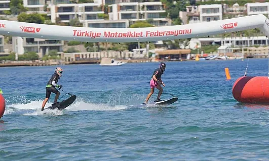 Bodrum'da deniz üzerinde hız ve adrenalin yarışı