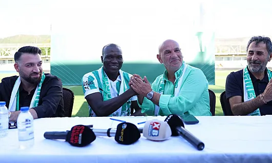 Bodrum FK, yeni transferi Aboubakar için imza töreni düzenledi