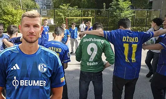 Edin Dzeko'nun eğitim gördüğü okulda öğrenciler, milli futbolcuyu örnek alıyor