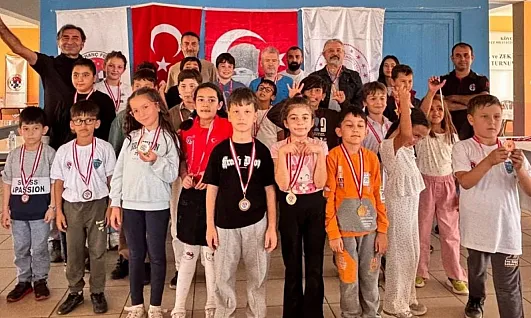 Köyceğiz'de Cumhuriyet coşkusu satrançla buluştu