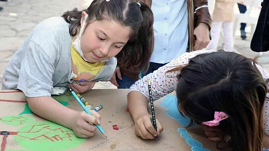 '23 Nisan Ulusal Egemenlik ve Çocuk Bayramı' resim şenliği