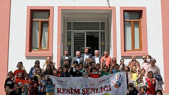 '23 Nisan Ulusal Egemenlik ve Çocuk Bayramı' resim şenliği
