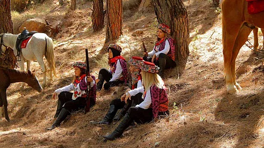 'DAĞLARIN SULTANLARI KADIN EFELER', KAHRAMAN TÜRK KADININI TEMSİL EDİYOR