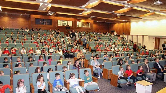 'Hacivat ve Karagöz'den teknoloji bağımlılığı uyarısı