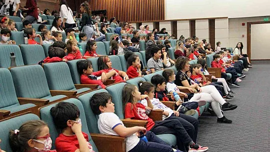 'Hacivat ve Karagöz'den teknoloji bağımlılığı uyarısı