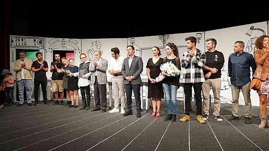 'Kocasını Pişiren Kadın' oyununun galası yapıldı