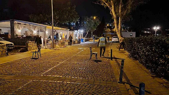 'KÜFÜR' TARTIŞMASI KANLI BİTTİ, MEKAN ÖNÜNE GELİP KURŞUN YAĞDIRDI 1 YARALI