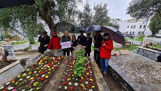 'Mavi Kadın', mezarı başında anıldı