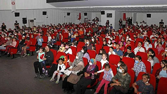 'Mutluluklar Ülkesi' çocuklarla buluştu