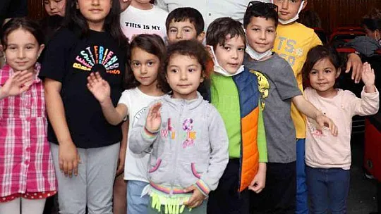 'Mutluluklar Ülkesi' çocuklarla buluştu