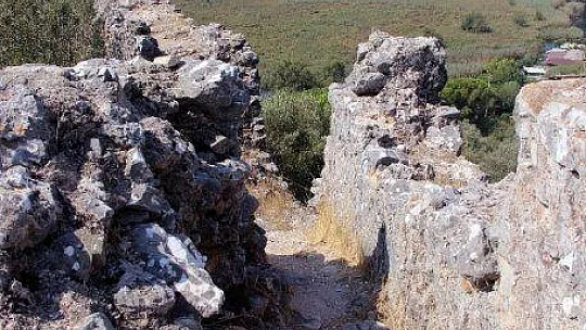 'Sakin Kent' Akyaka'daki Ortaçağ kalesinde kazı çalışmaları başladı