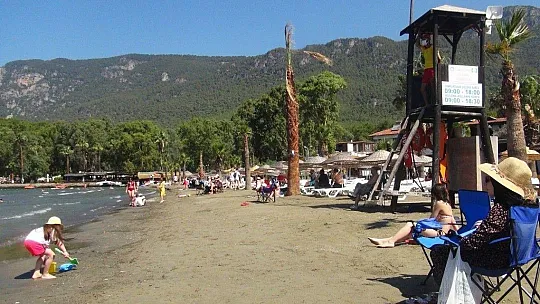 'Sakin Kent' mavi gerdanlığını taktı
