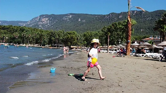 'Sakin Kent' mavi gerdanlığını taktı