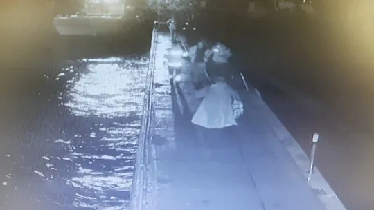 'Sefirin Kızı' dizi ekibi denize düşen 2 kişiyi kurtardı