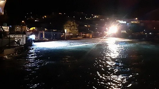 'Sefirin Kızı' dizi ekibi denize düşen 2 kişiyi kurtardı