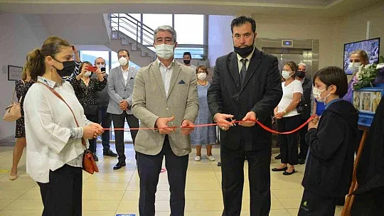 'Yüreğim Yangın Yeri' isimli sergi sanatseverlerin beğenisine sunuldu