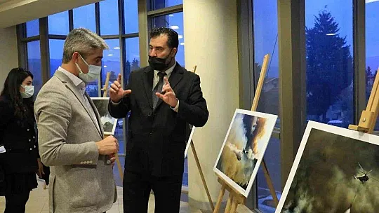 'Yüreğim Yangın Yeri' isimli sergi sanatseverlerin beğenisine sunuldu