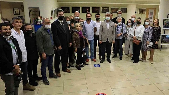 'Yüreğim Yangın Yeri' isimli sergi sanatseverlerin beğenisine sunuldu