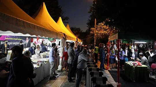 Yazar Eren Erdem Okurlarıyla Buluştu