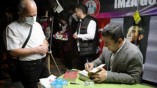 Yazar Eren Erdem Okurlarıyla Buluştu