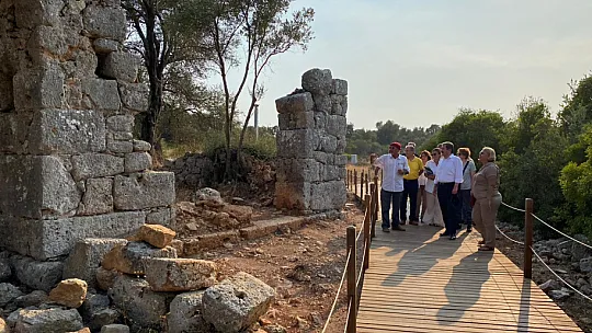 VALİ TAVLI, DEVAM EDEN KAZI ÇALIŞMALARINI YERİNDE İNCELEDİ