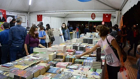 Yazar Eren Erdem Okurlarıyla Buluştu