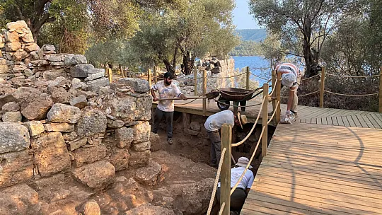 VALİ TAVLI, DEVAM EDEN KAZI ÇALIŞMALARINI YERİNDE İNCELEDİ