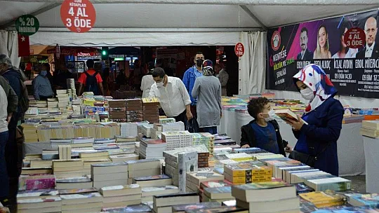 Yazar Eren Erdem Okurlarıyla Buluştu