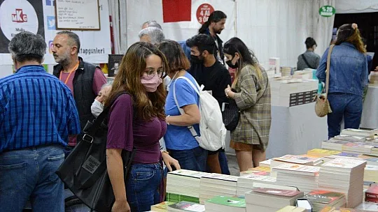 Yazar Eren Erdem Okurlarıyla Buluştu