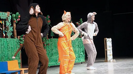 Bornovalı Çocuklar 'Tüylü ve Havhav'ın Maceraları' ile Güldü